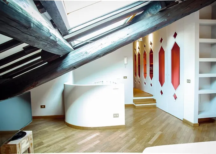 Apartment San Fermo Milan